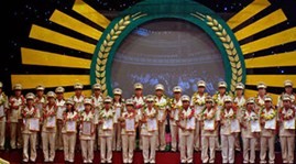 National Assembly Chairman Nguyen Sinh Hung hails outstanding young policemen - ảnh 1